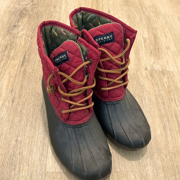 Sperry Winter Boots - Picture 1 of 3